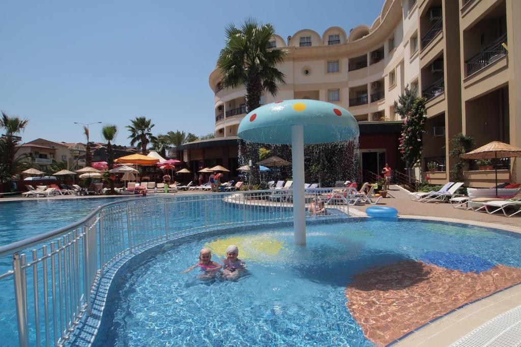 Costa Mare Suites 말마리스 외부 사진